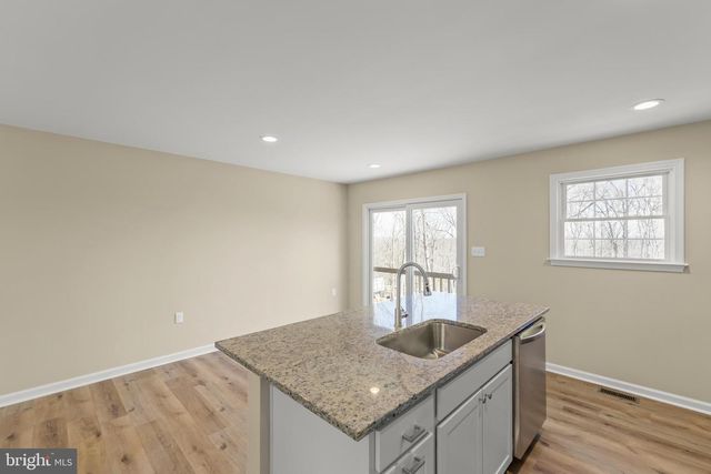 231 WINCHESTER DR, Winchester, VA 22602