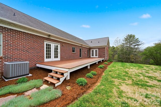 3330 Shamrock Heights, Hudson, NC 28638