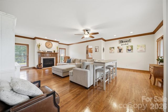 3330 Shamrock Heights, Hudson, NC 28638
