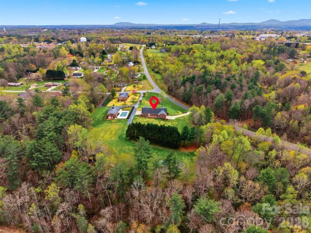 3330 Shamrock Heights, Hudson, NC 28638