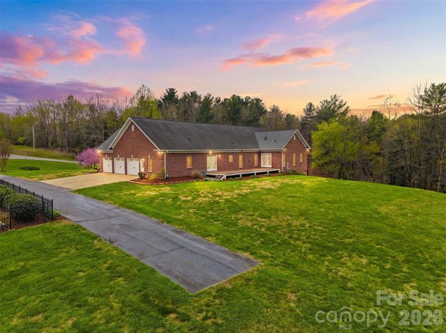 3330 Shamrock Heights, Hudson, NC 28638