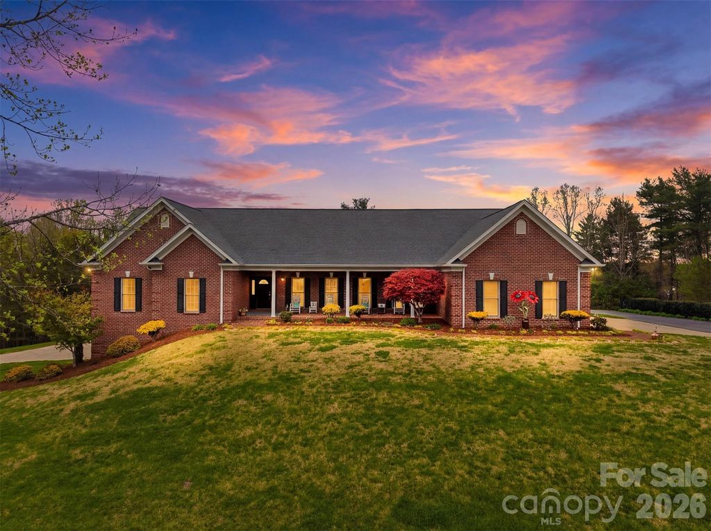3330 Shamrock Heights, Hudson, NC 28638