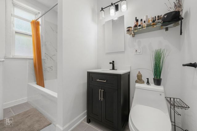 7000 S Paxton Avenue 1N, Chicago, IL 60649