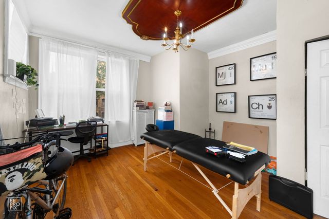 7000 S Paxton Avenue 1N, Chicago, IL 60649