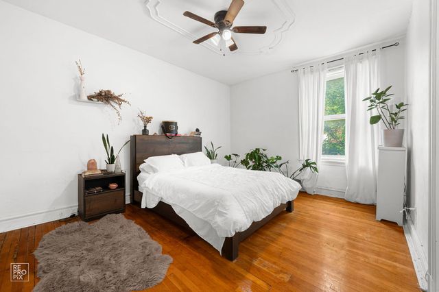 7000 S Paxton Avenue 1N, Chicago, IL 60649