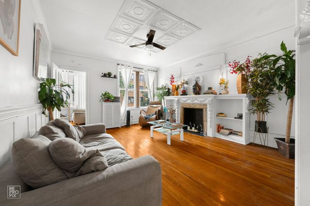 7000 S Paxton Avenue 1N, Chicago, IL 60649