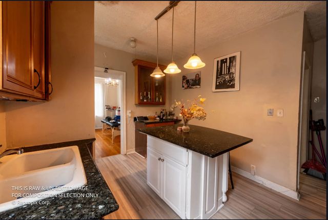 7000 S Paxton Avenue 1N, Chicago, IL 60649