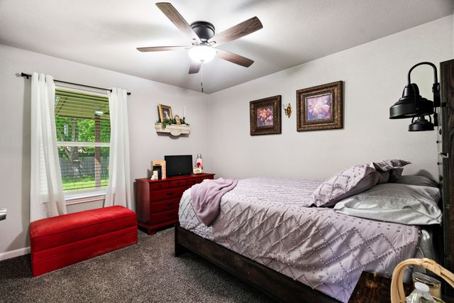 240 Elizabeth Lane, Blossom, TX 75416