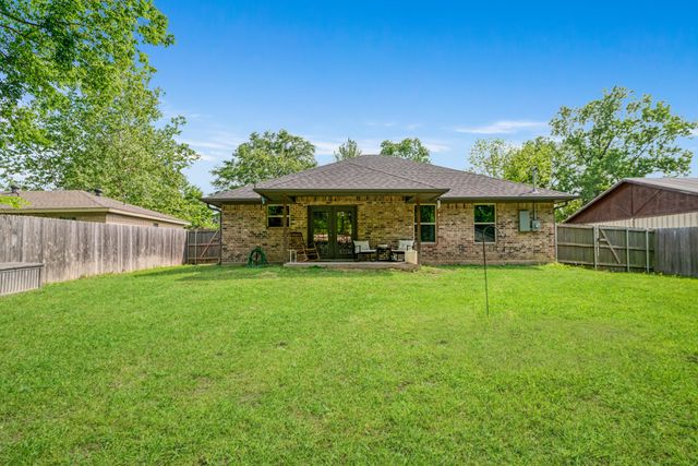 240 Elizabeth Lane, Blossom, TX 75416