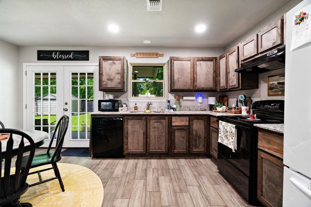 240 Elizabeth Lane, Blossom, TX 75416