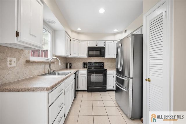4 Hopkinson Court, East Brunswick, NJ 08816