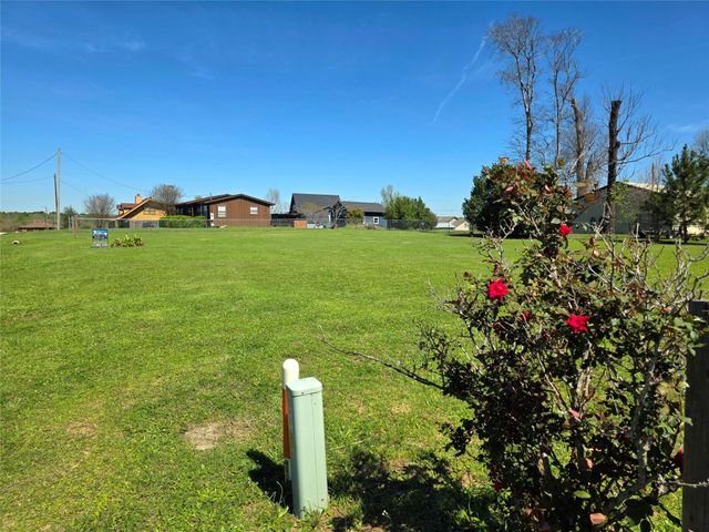 177 6th Avenue, Onalaska, TX 77360