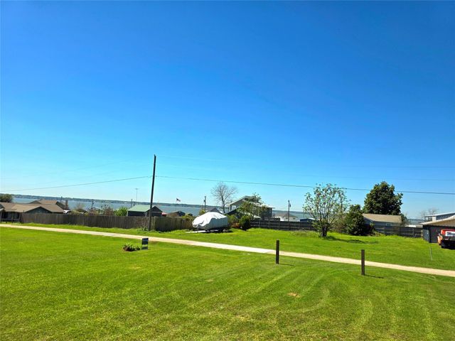 177 6th Avenue, Onalaska, TX 77360