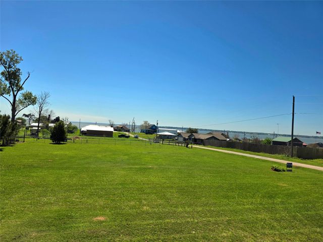 177 6th Avenue, Onalaska, TX 77360