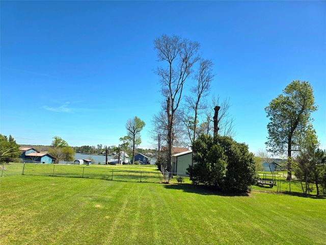 177 6th Avenue, Onalaska, TX 77360