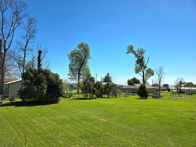 177 6th Avenue, Onalaska, TX 77360