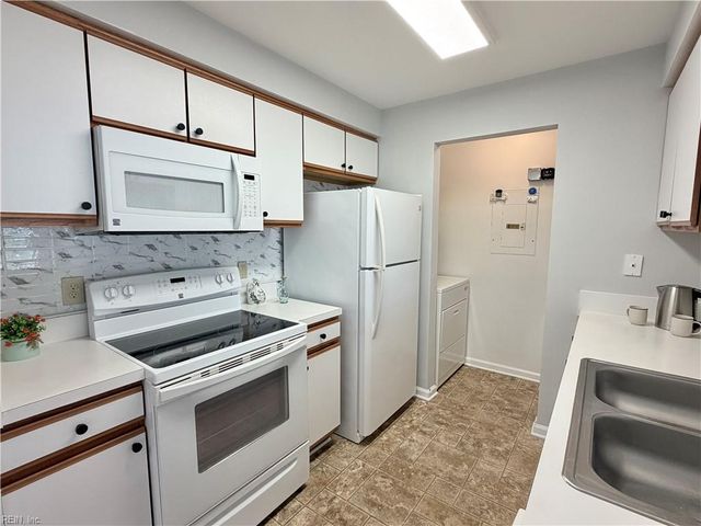 309 Wimbledon CHSE, Chesapeake, VA 23320