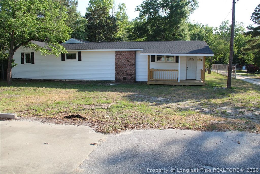 5211 Red Maple Lane, Hope Mills, NC 28348 — exterior