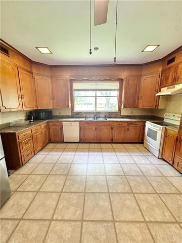 300 S SEWELL Place, Bunkie, LA 71322