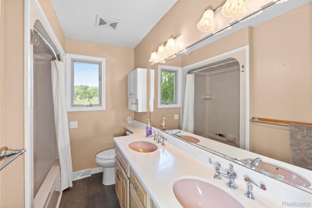 2354 Grove Park Road, Fenton, MI 48430