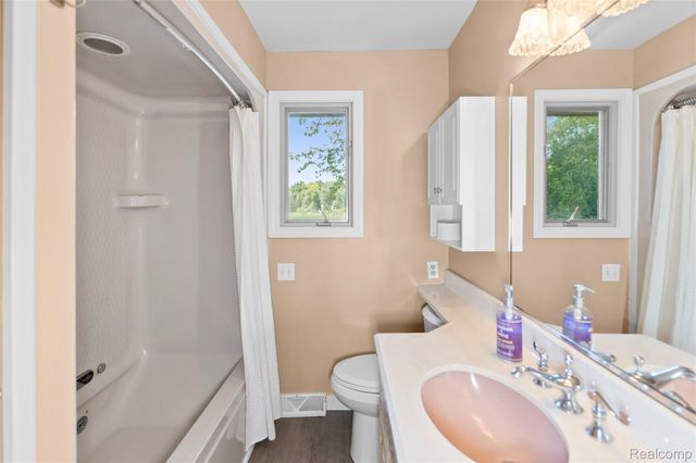 2354 Grove Park Road, Fenton, MI 48430