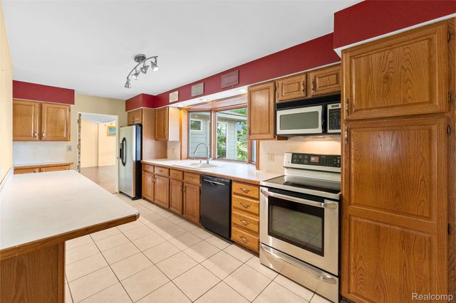 2354 Grove Park Road, Fenton, MI 48430