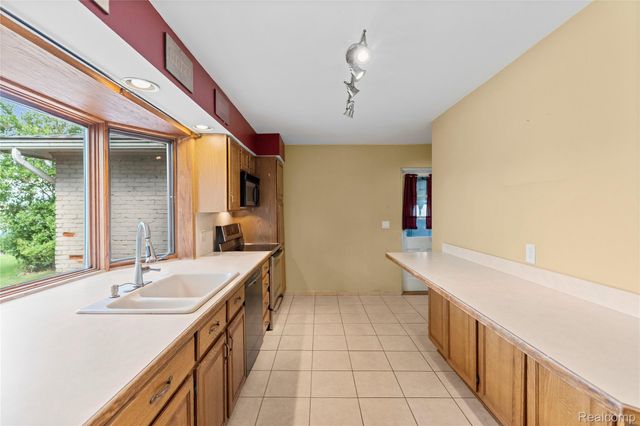 2354 Grove Park Road, Fenton, MI 48430