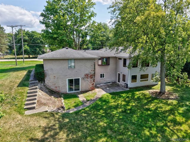 2354 Grove Park Road, Fenton, MI 48430
