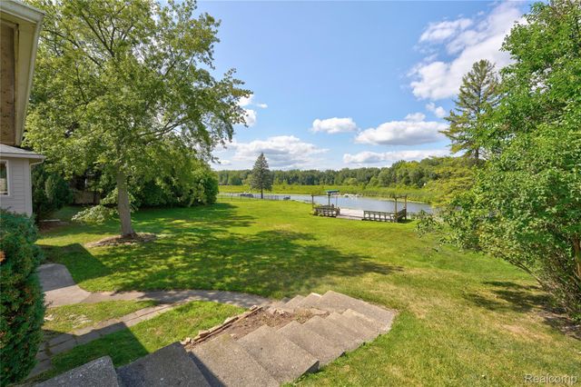 2354 Grove Park Road, Fenton, MI 48430
