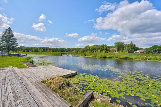 2354 Grove Park Road, Fenton, MI 48430