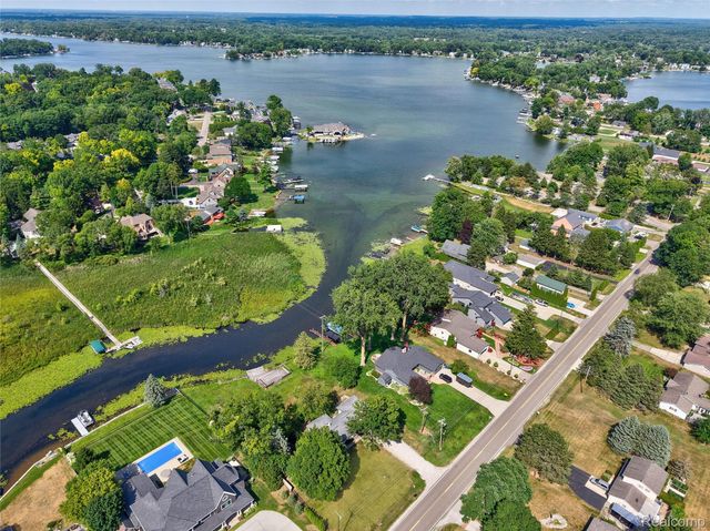 2354 Grove Park Road, Fenton, MI 48430