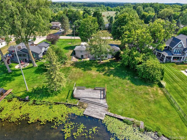2354 Grove Park Road, Fenton, MI 48430