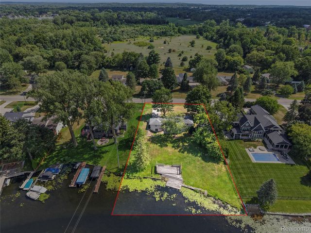 2354 Grove Park Road, Fenton, MI 48430