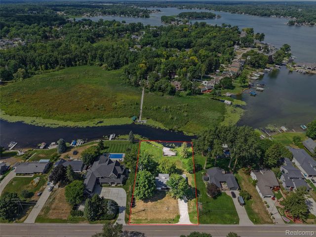 2354 Grove Park Road, Fenton, MI 48430