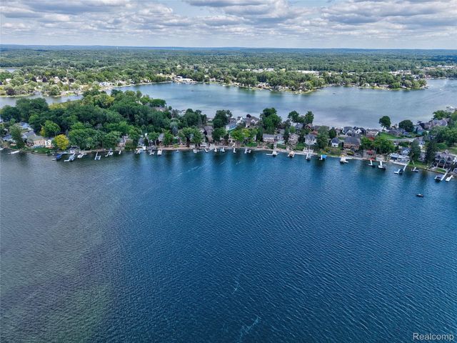 2354 Grove Park Road, Fenton, MI 48430