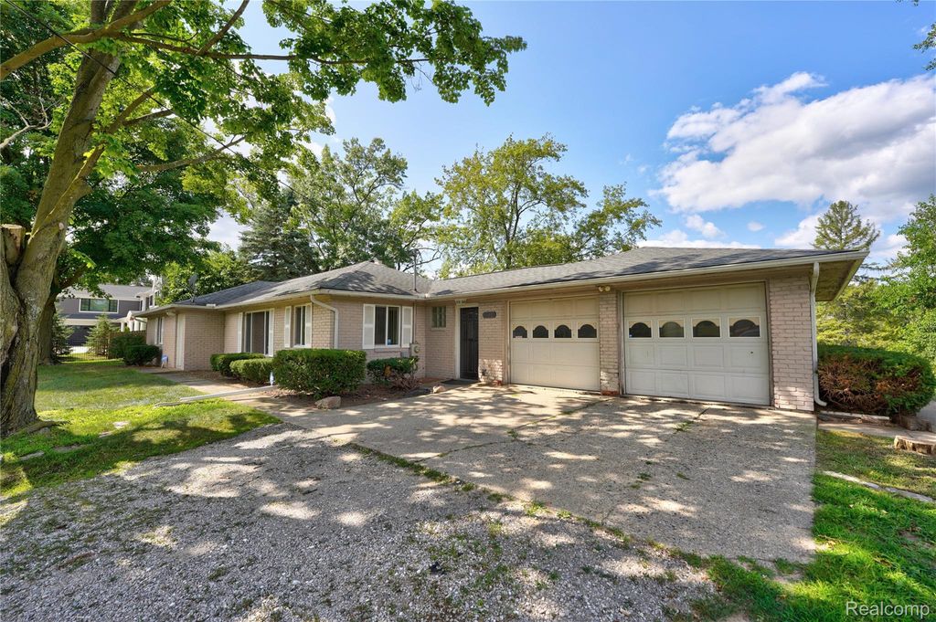 2354 Grove Park Road, Fenton, MI 48430