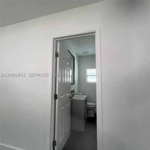 8 S C St, Lake Worth, FL 33460