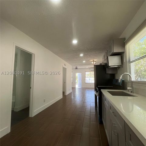 8 S C St, Lake Worth, FL 33460