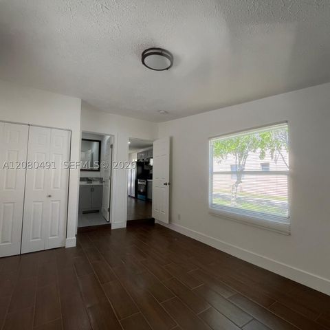8 S C St, Lake Worth, FL 33460