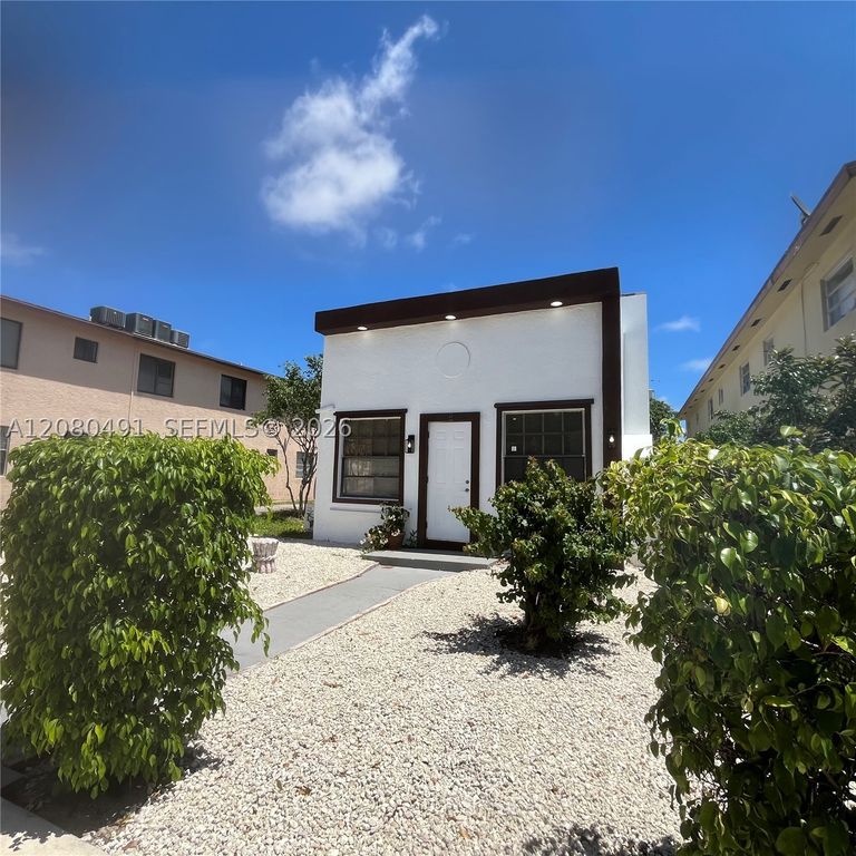 8 S C St, Lake Worth, FL 33460