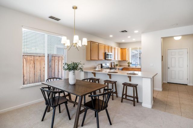 2221 Bay Horse Ln, Sacramento, CA 95835