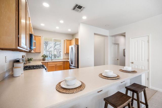 2221 Bay Horse Ln, Sacramento, CA 95835