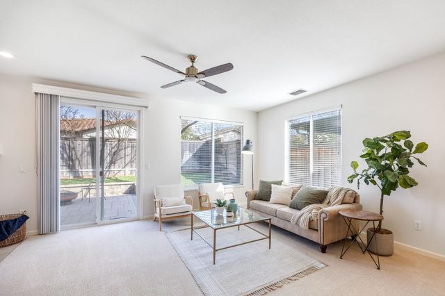 2221 Bay Horse Ln, Sacramento, CA 95835