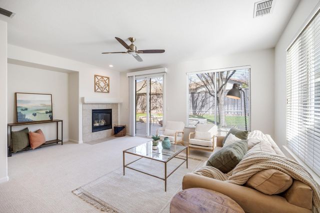 2221 Bay Horse Ln, Sacramento, CA 95835