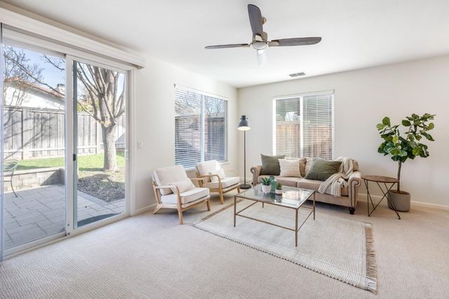 2221 Bay Horse Ln, Sacramento, CA 95835