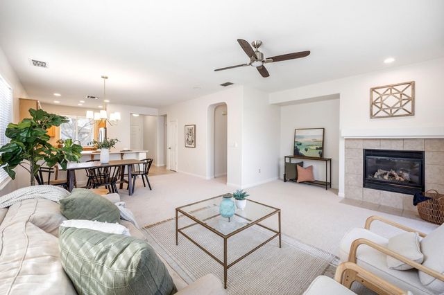 2221 Bay Horse Ln, Sacramento, CA 95835