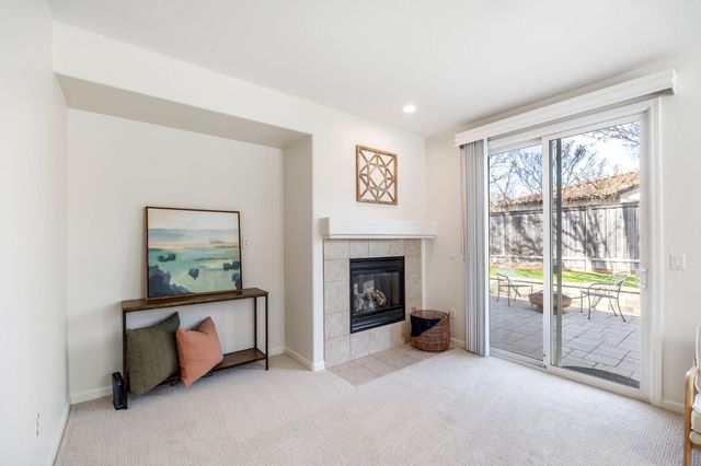 2221 Bay Horse Ln, Sacramento, CA 95835