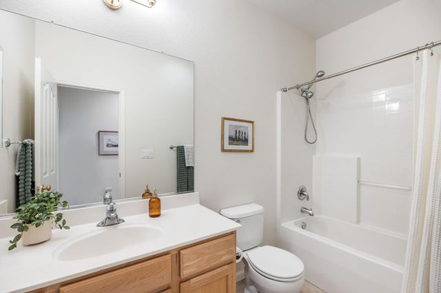 2221 Bay Horse Ln, Sacramento, CA 95835