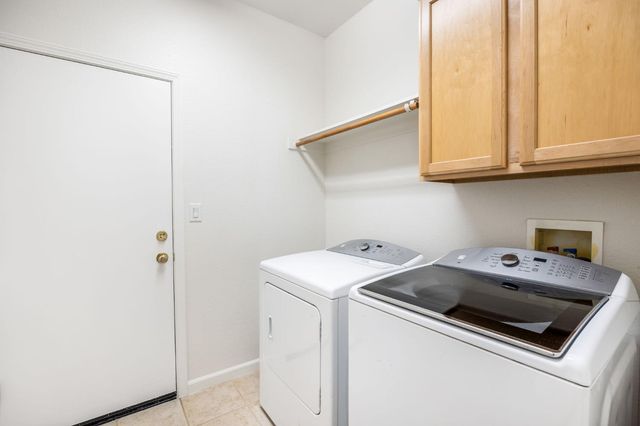 2221 Bay Horse Ln, Sacramento, CA 95835