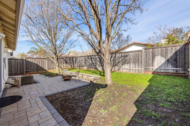 2221 Bay Horse Ln, Sacramento, CA 95835